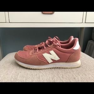 New Balance 220 vintage sneakers
